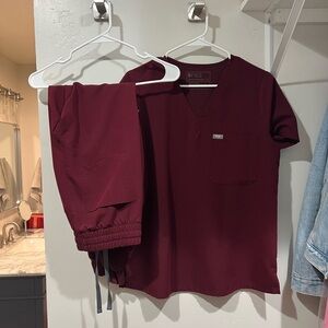 Figs Maroon Scrub Set